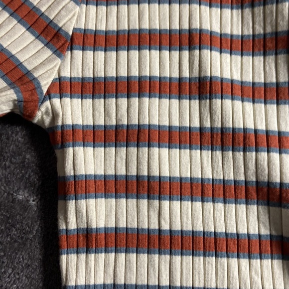 Mock neck long sleeve crop top - Picture 4 of 4